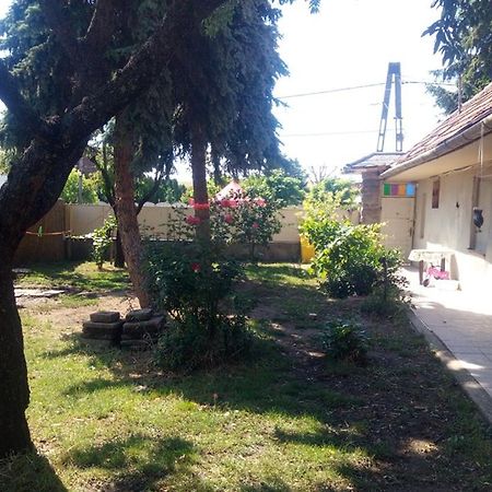 Ferienwohnung Gyoengyoesi Kertes Haz Exterior foto