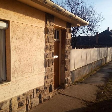 Ferienwohnung Gyoengyoesi Kertes Haz Exterior foto