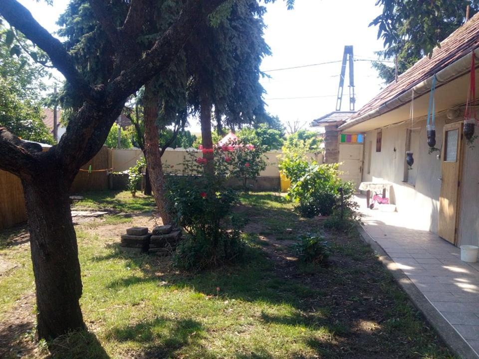 Ferienwohnung Gyoengyoesi Kertes Haz Exterior foto