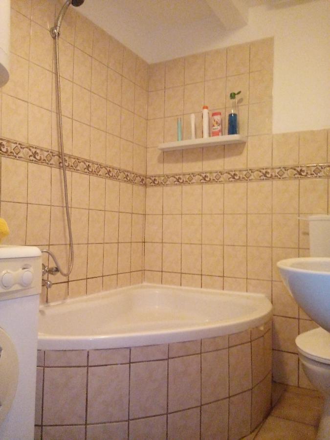Ferienwohnung Gyoengyoesi Kertes Haz Exterior foto