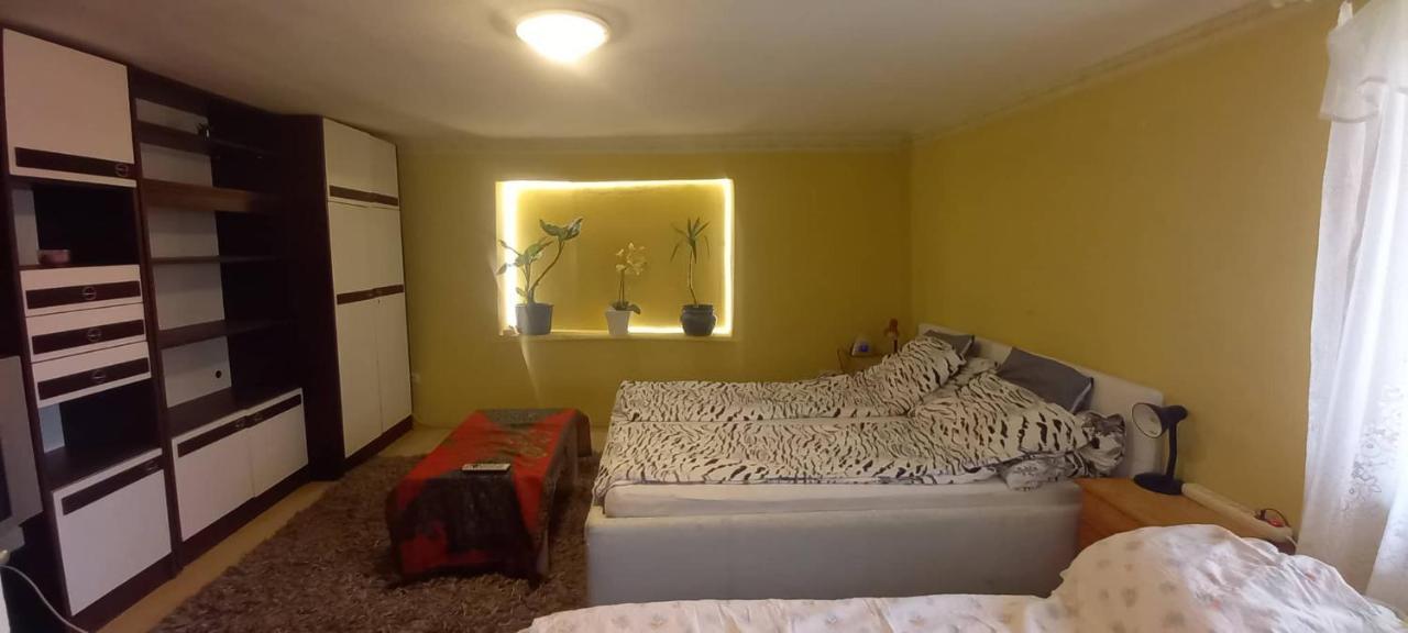 Ferienwohnung Gyoengyoesi Kertes Haz Exterior foto